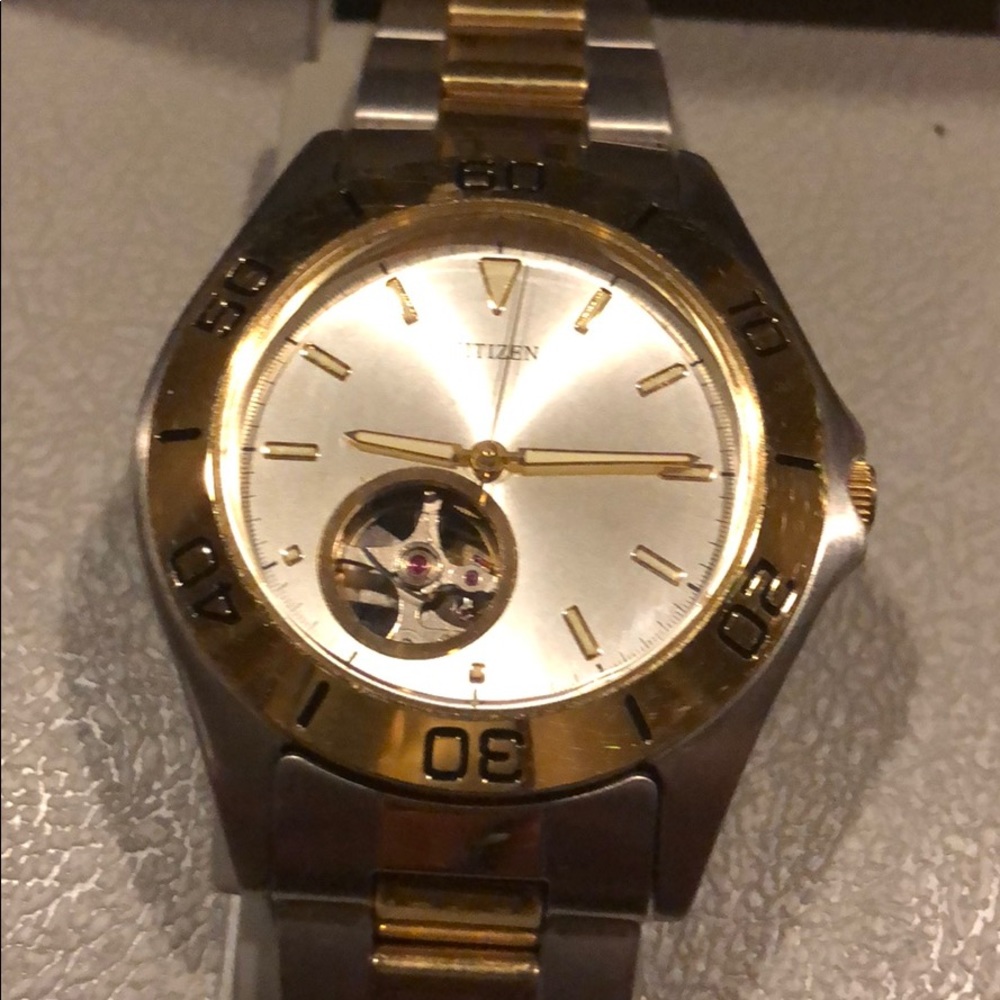 Citizen men’s visible movement wrist watch. New